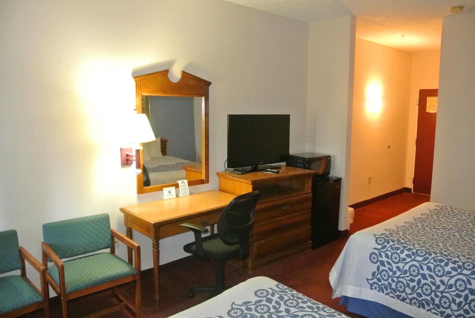 Days Inn By Wyndham Montgomery Zewnętrze zdjęcie