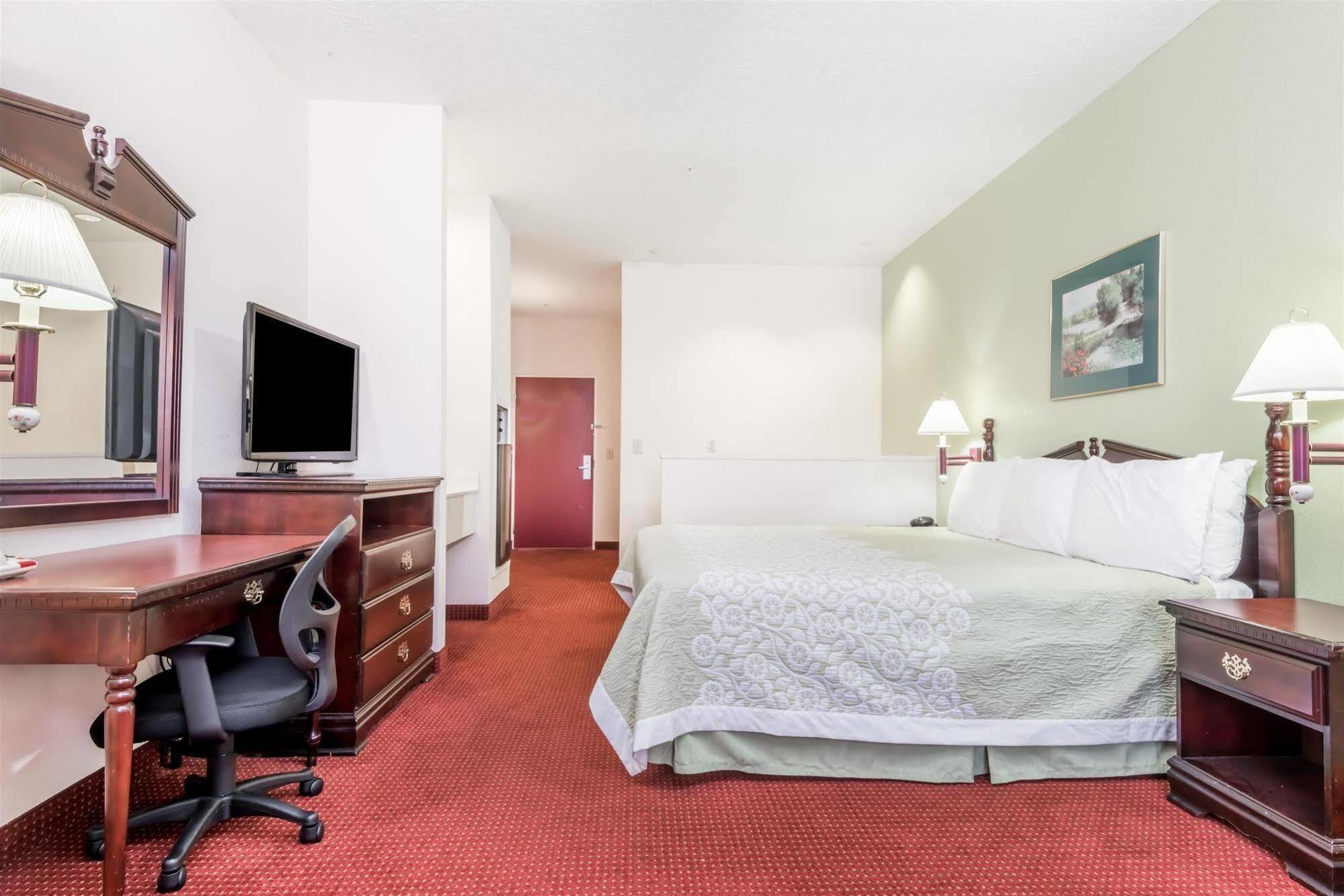 Days Inn By Wyndham Montgomery Zewnętrze zdjęcie