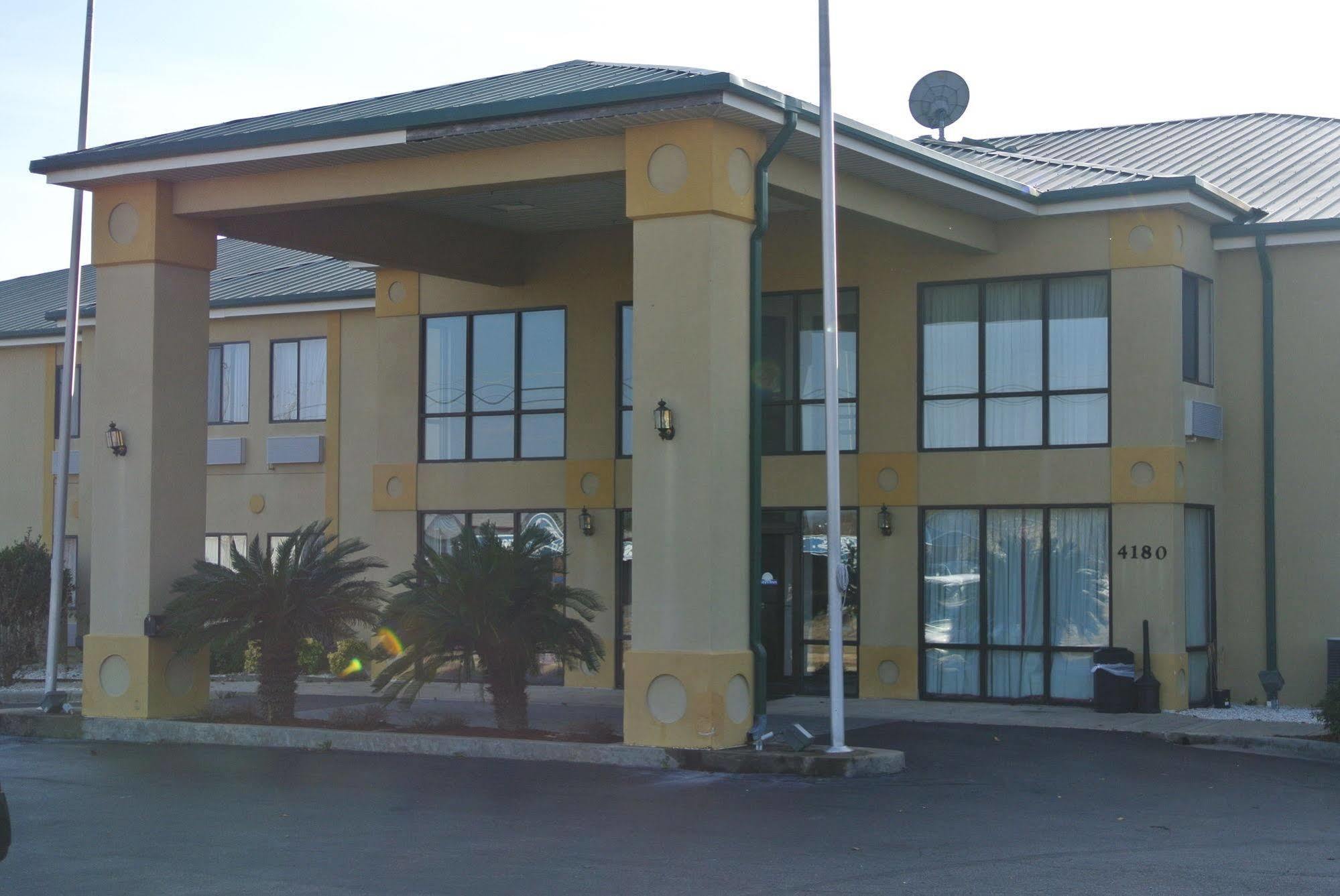 Days Inn By Wyndham Montgomery Zewnętrze zdjęcie