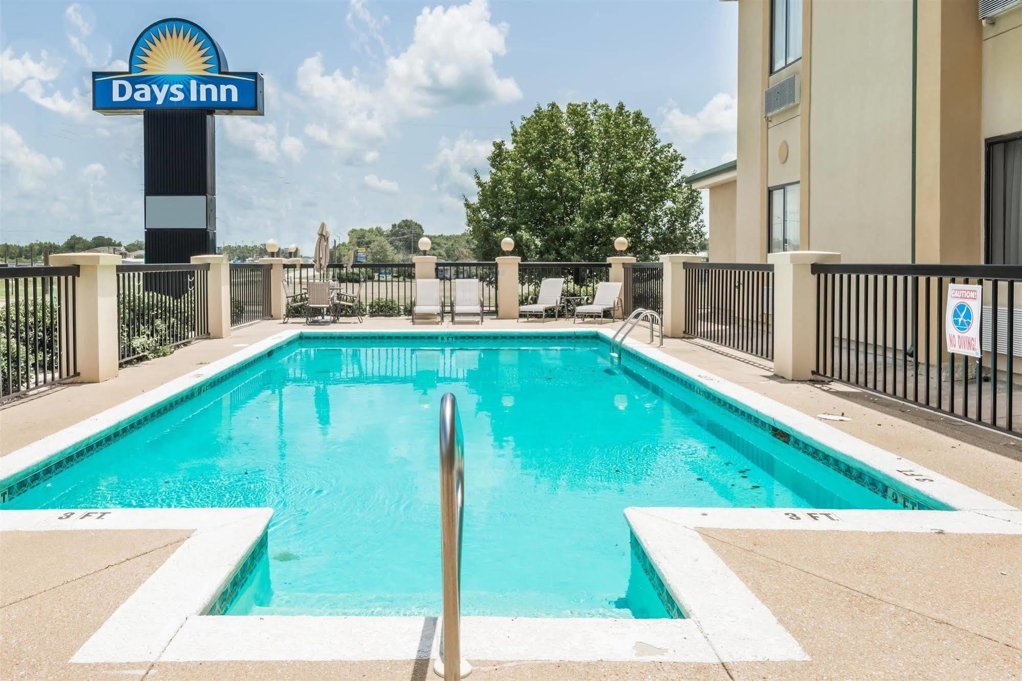 Days Inn By Wyndham Montgomery Zewnętrze zdjęcie