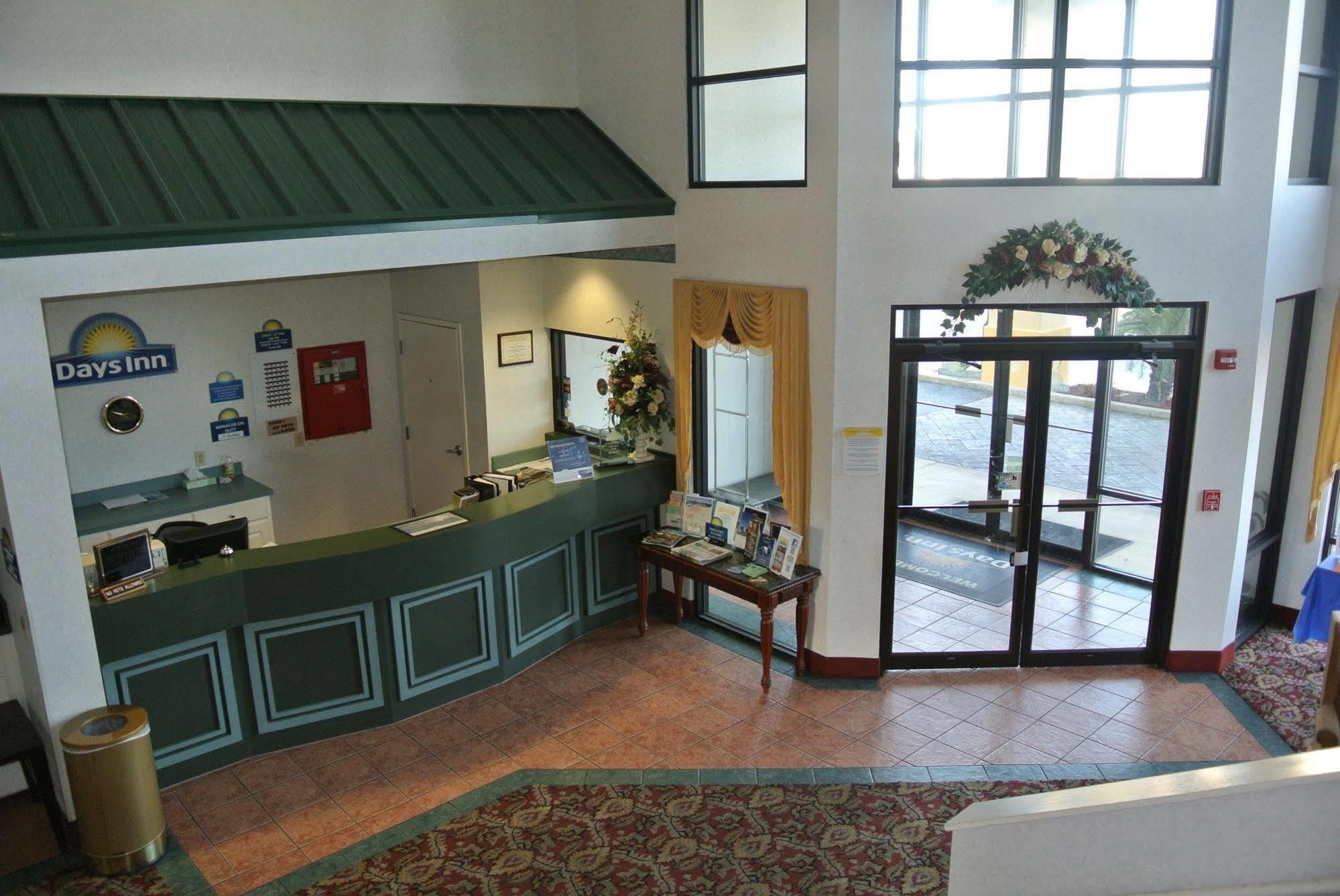Days Inn By Wyndham Montgomery Zewnętrze zdjęcie